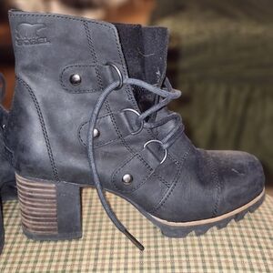 🕊️ Sorel Addington Black Lace Up Boots with Chunky Heel